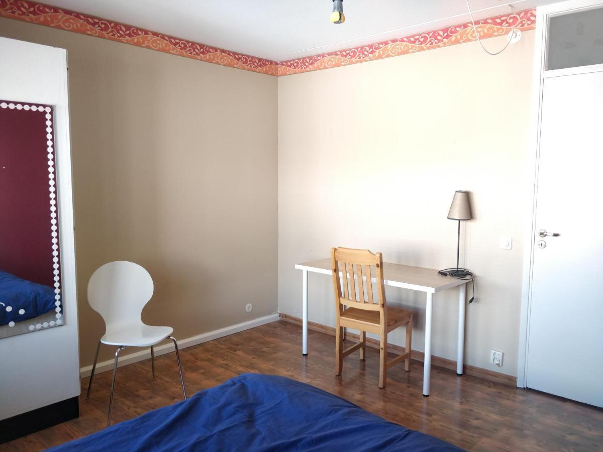 Large Room, Near Kista Galleria, Privat overnatting Stockholm