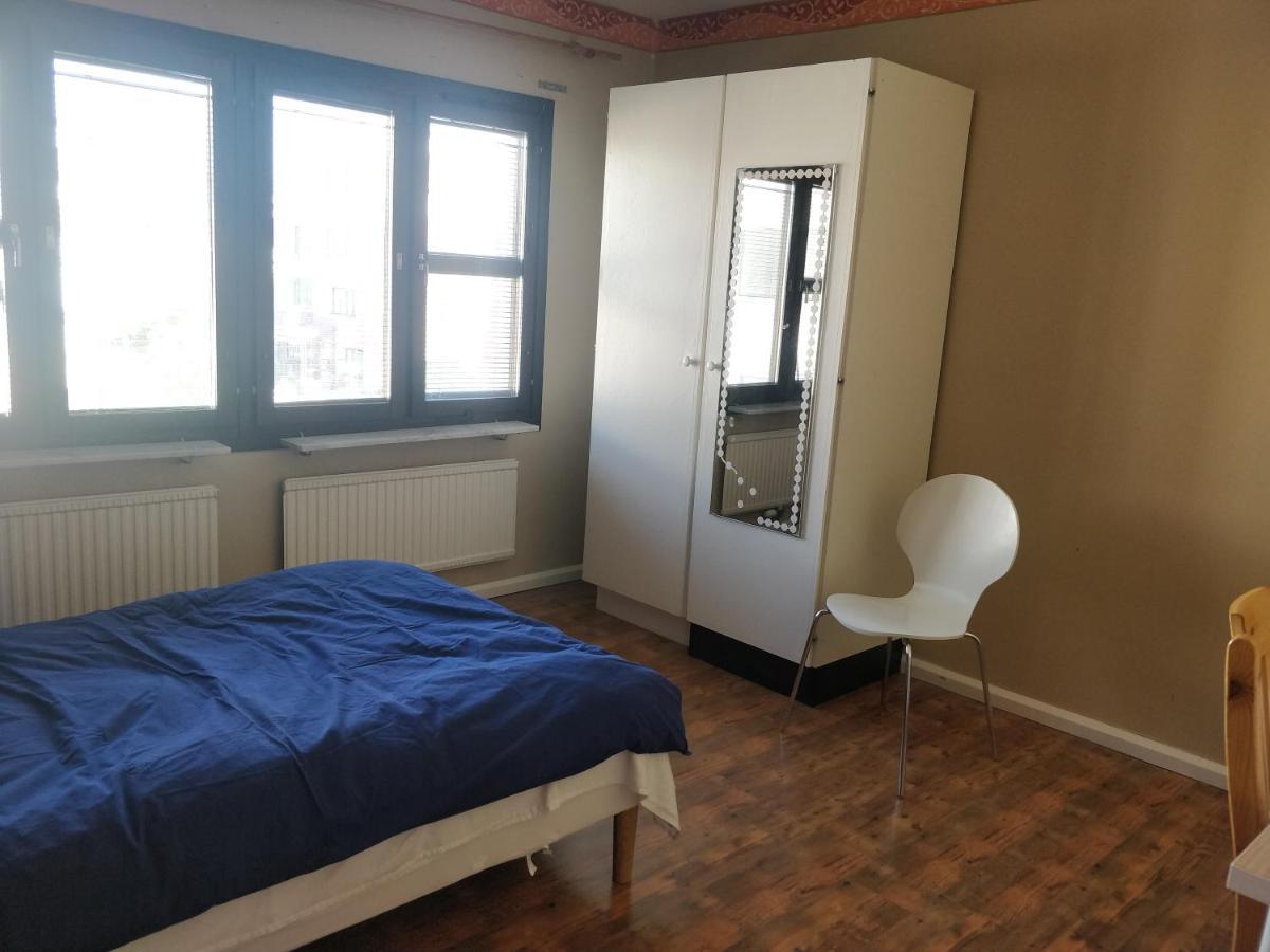 Large Room, Near Kista Galleria, Privat overnatting