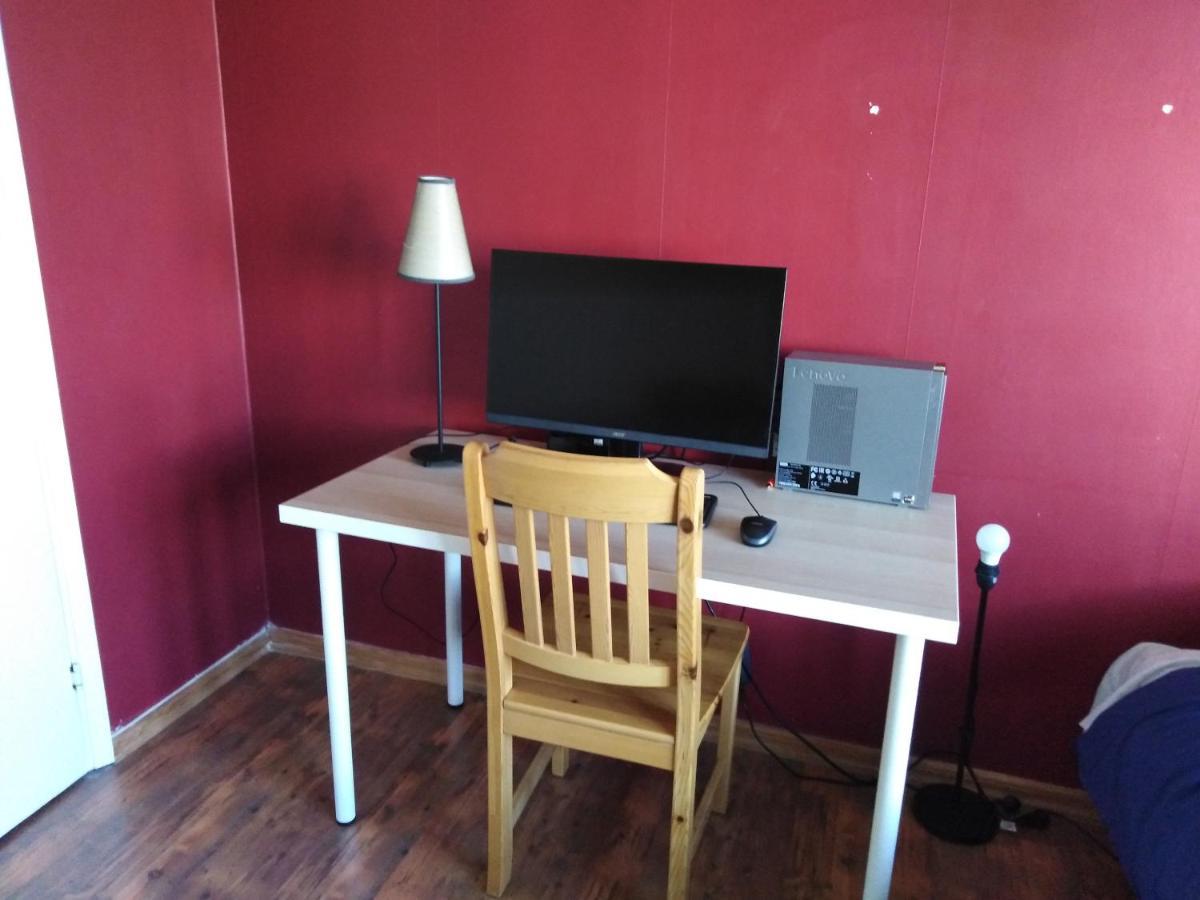Privat overnatting Large Room, Near Kista Galleria,
